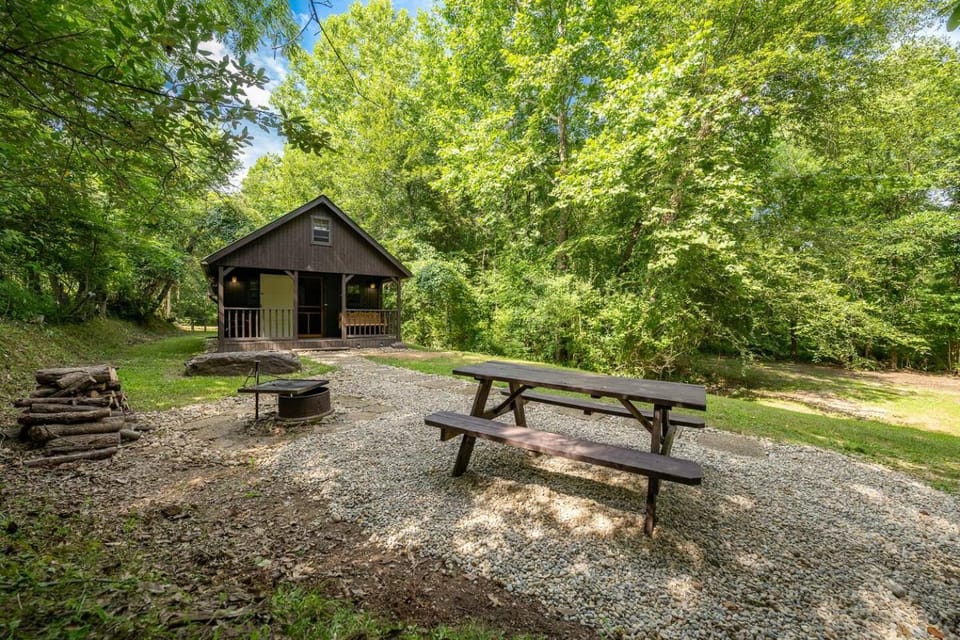 Quiet Country Cabin • Near Trails & State Parks Cabin in Indiana