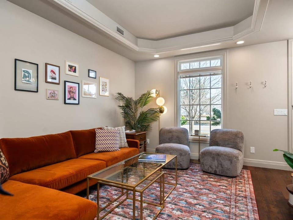 Urban Stay By The Bay: Downtown Pet-Friendly Home House in Traverse City