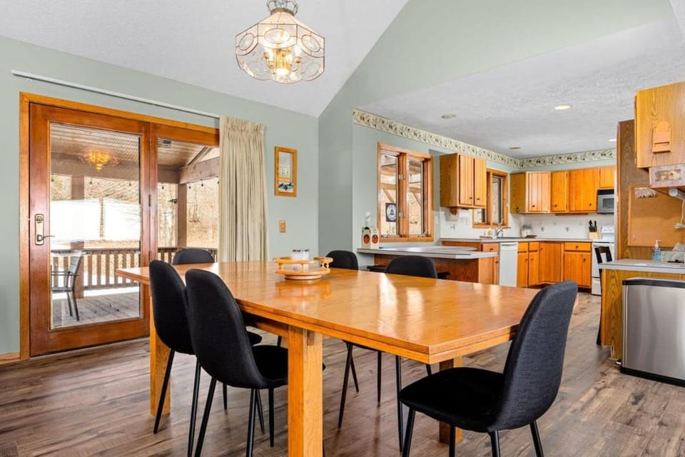 The M22 House - Panoramic Views of West Bay! House in Michigan