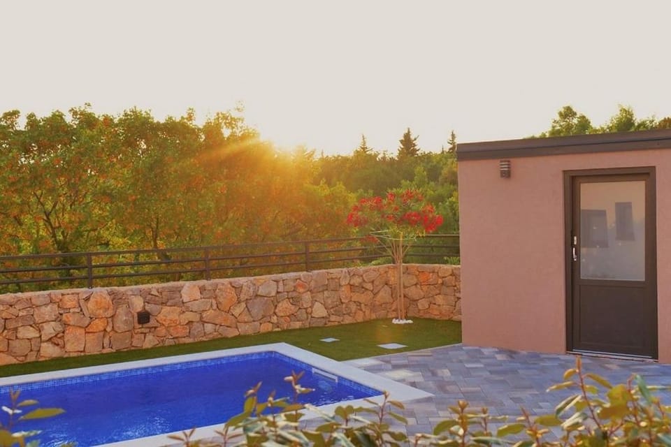 Swimming pool, Location, children, Family