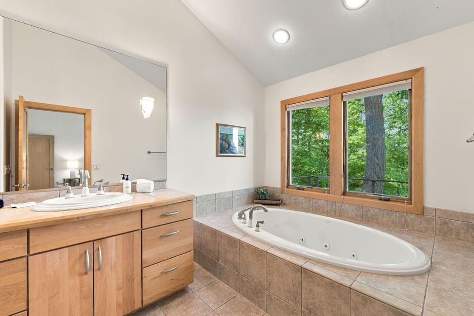 Seven Hills Estate on Old Mission House in Michigan