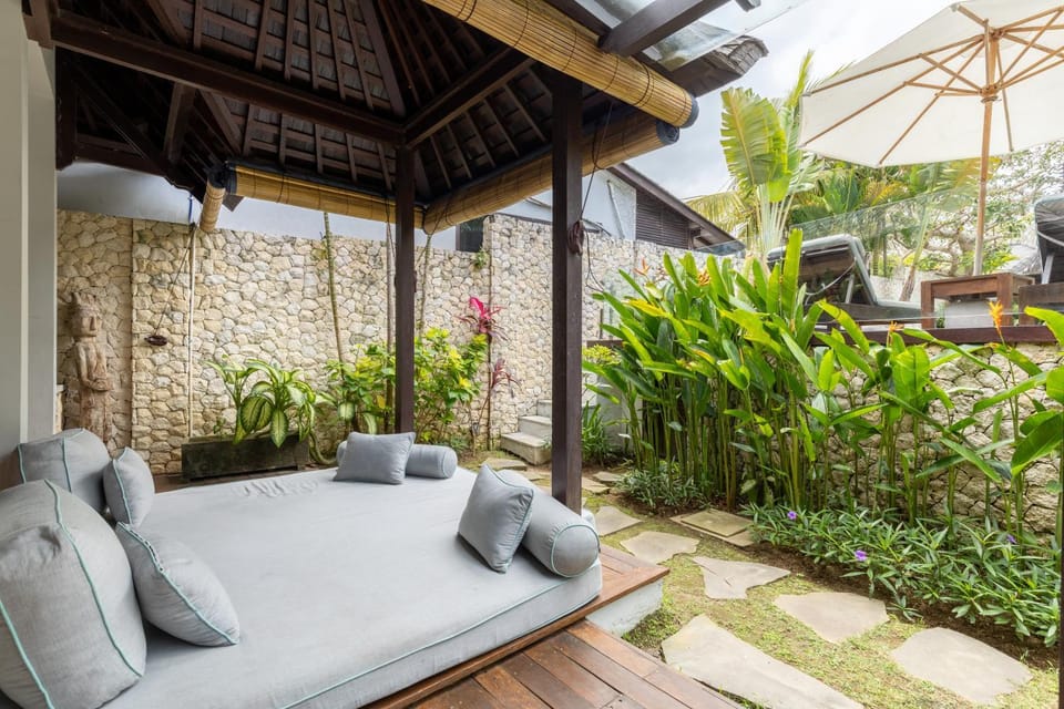 Garden, Seating area, sunbed