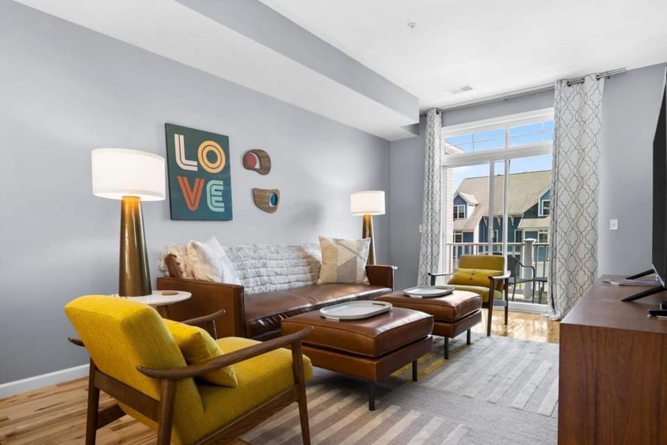 Midcentury Getaway: Walk to Everything! Apartment in Traverse City