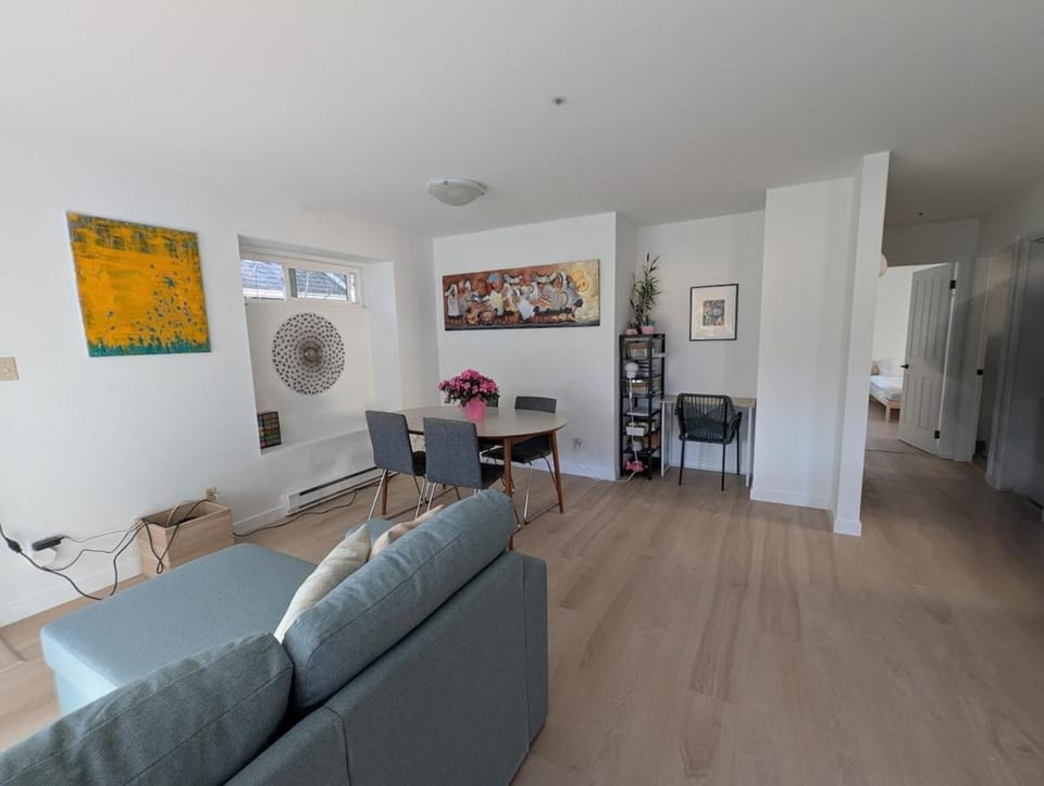 A Peaceful Uptown Retreat - FIFA friendly access Apartment in Vancouver
