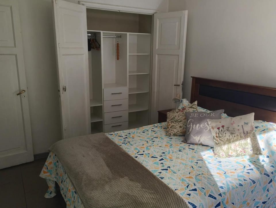 Bed, Photo of the whole room, Bedroom, wardrobe