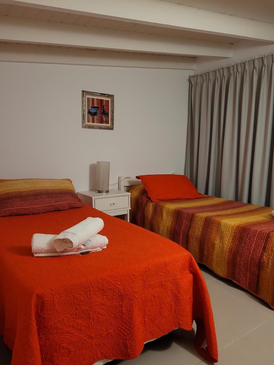 Bed, towels