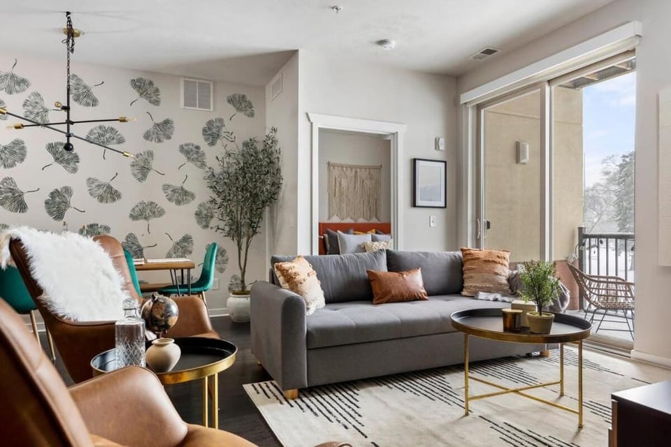 Emerald Oasis: Centrally Located Apartment in Traverse City