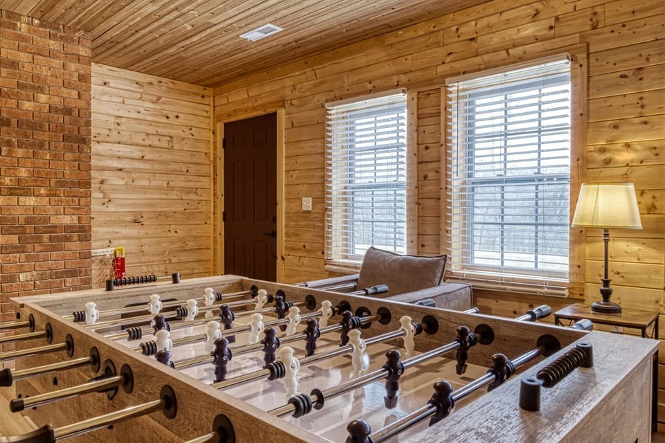 Peaceful Cabin - Secluded, Between Gatlinburg & Pigeon Forge Cabin in Sevier County