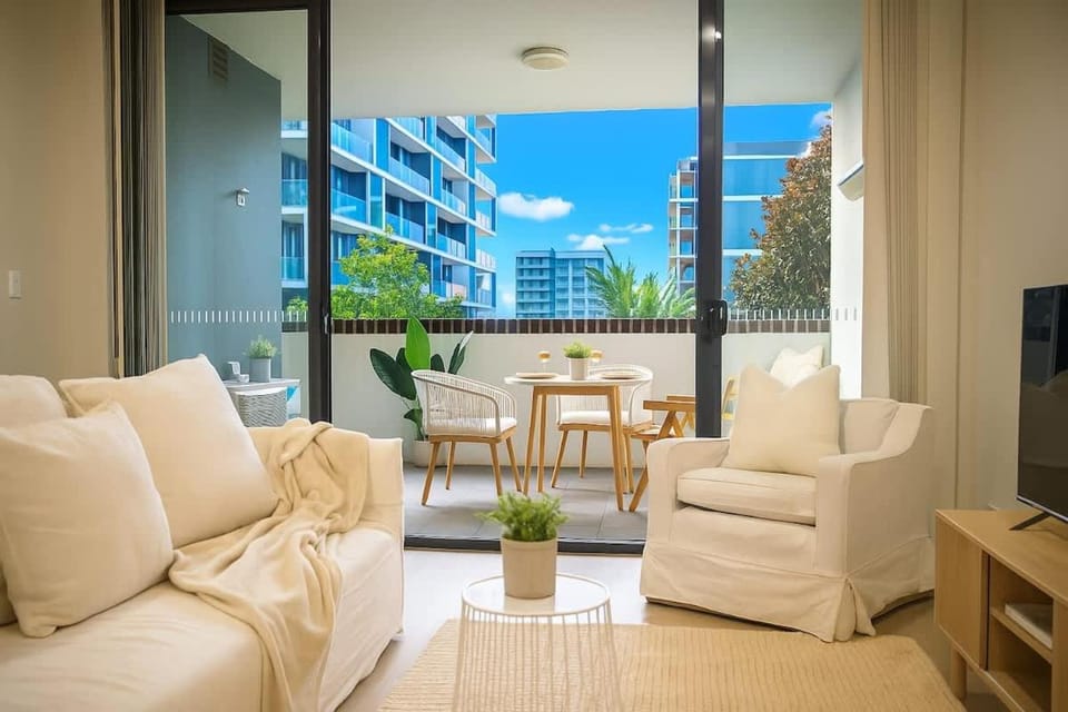 Coastal Bliss Retreat - King Bed Luxury - Secure Underground Parking Apartment in Wollongong