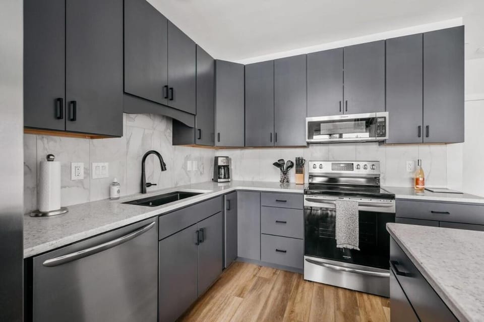 Cityscape Condo: New in Downtown Traverse City! Apartment in Traverse City