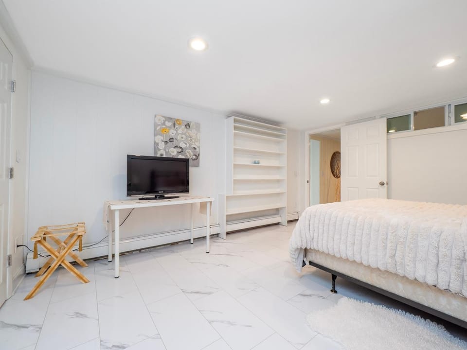 Lakepoint Downtown Apartment in New Canaan