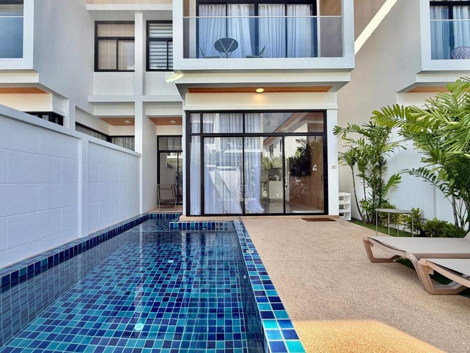 Swimming pool, Swimming pool