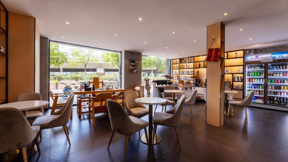 Restaurant/places to eat, Food and drinks, Food