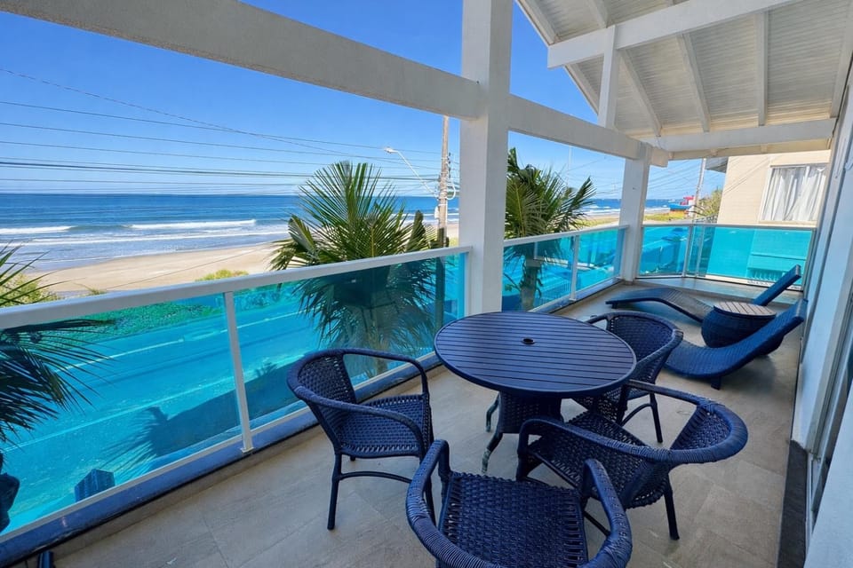 Casa Blue - Oceanfront in Itaguacu House in São Francisco do Sul