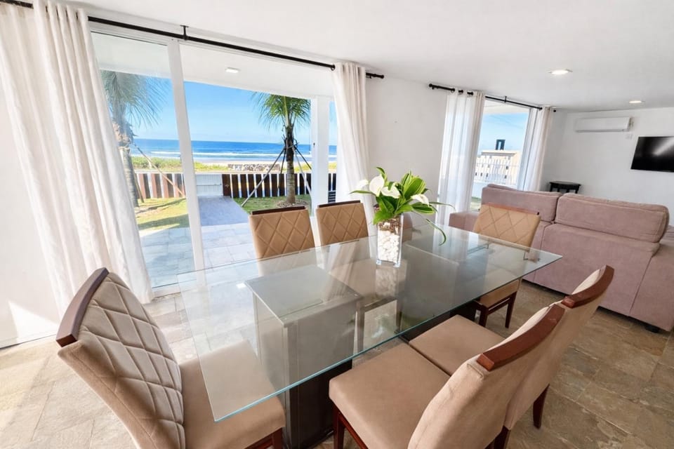 Casa Blue - Oceanfront in Itaguacu House in São Francisco do Sul