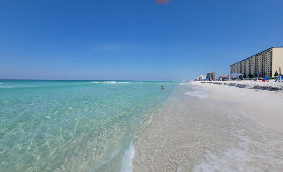 Coastal Retreat Walk to Beach Designer Backyard House in Lower Grand Lagoon