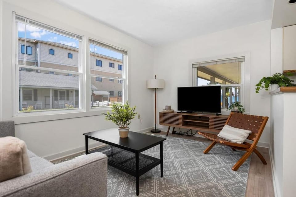 Waters Edge Condo 9 - Renovated Bathroom in 2025! Apartment in Michigan