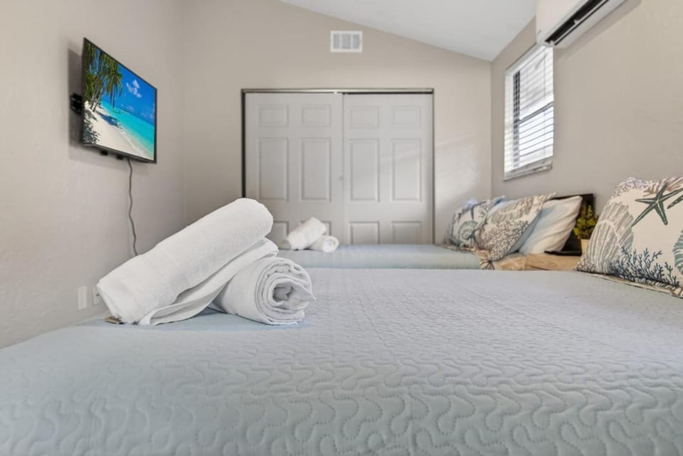 Pet-Friendly Home Near the Beach Apartment in Englewood