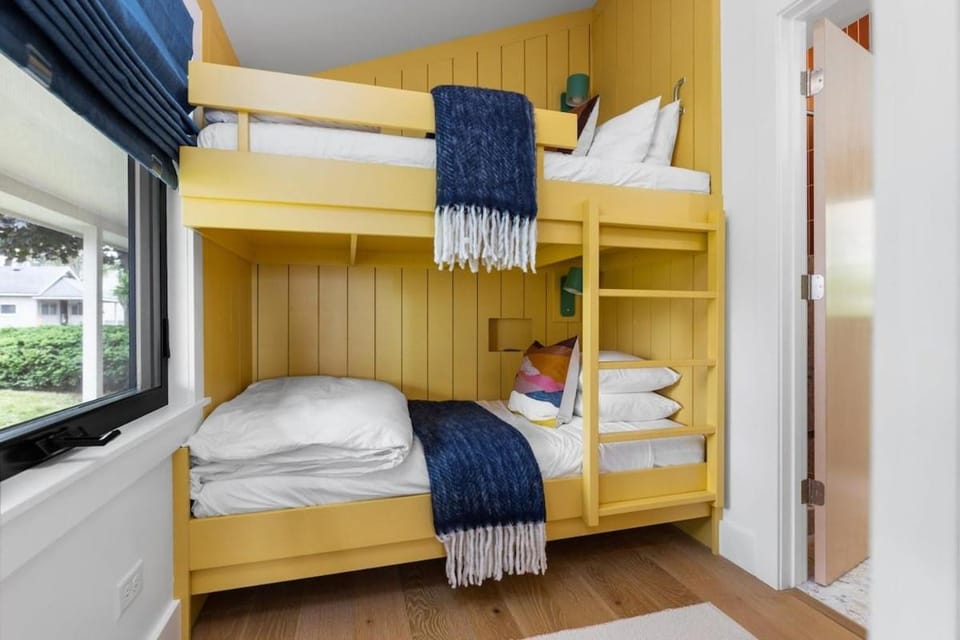 Newly Remodeled Bayview Cabin 6! Cabin in Michigan