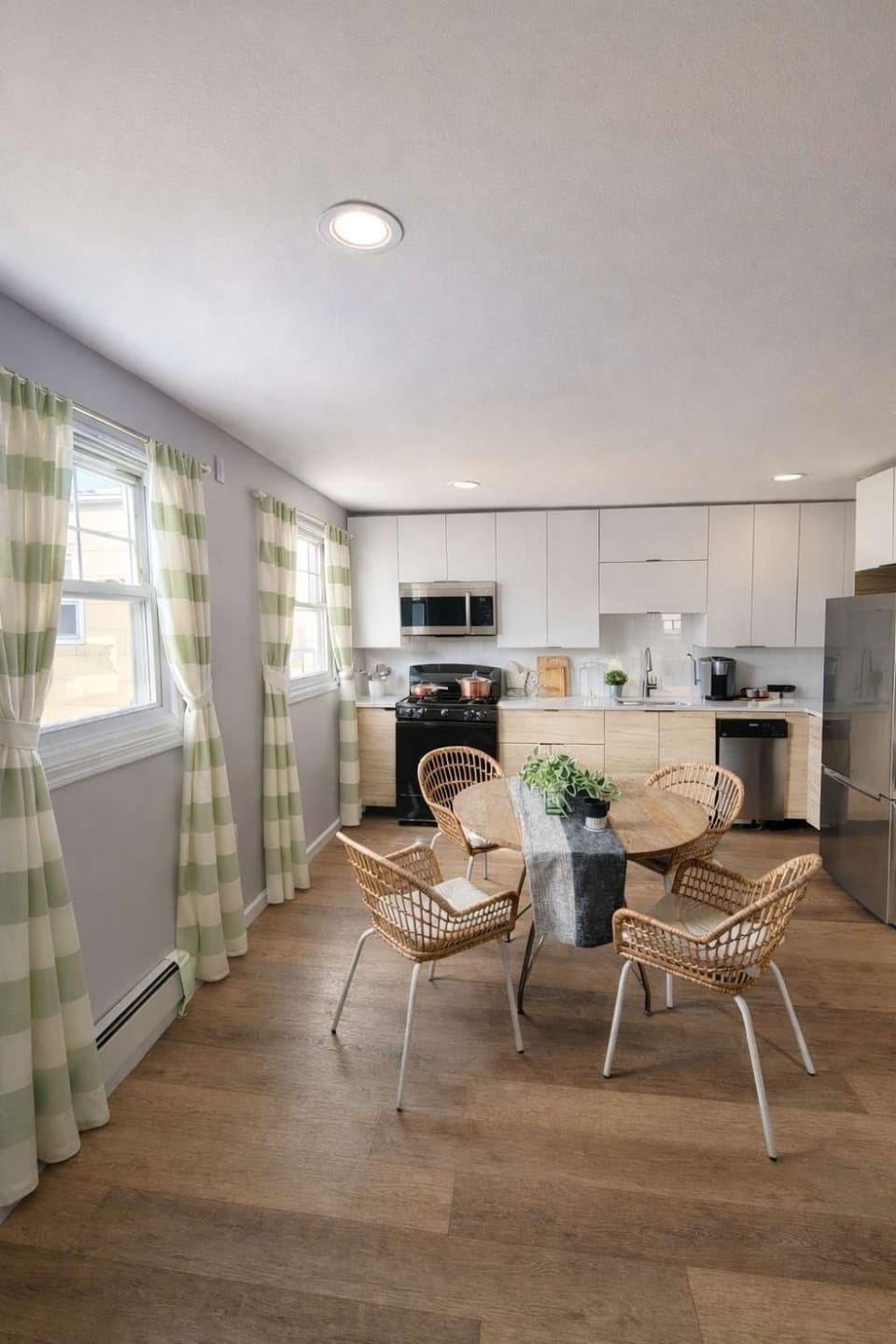 Dining area, kitchen
