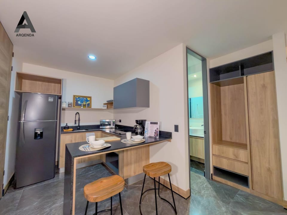 Kitchen or kitchenette, Dining area