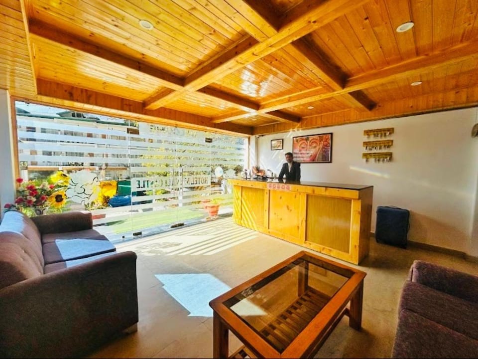 The Manali Castle cottage - A Luxury Stay With Mountain Views, Parking & Garden Apartment in Manali
