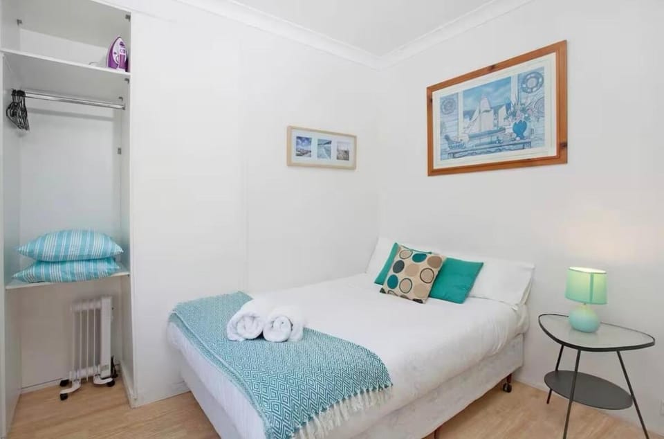 Beachfront Retreat on Manly to Shelly Apartment in Manly
