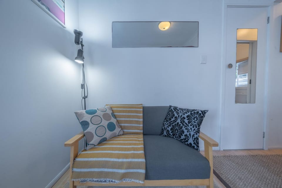 Beachfront Retreat on Manly to Shelly Apartment in Manly