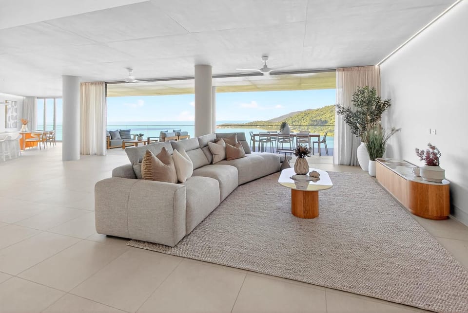 Cerulean Luxe - Stay Above the Tide House in Airlie Beach