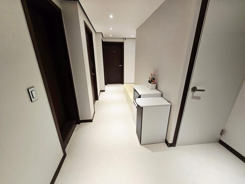 화이트브라운 게스트하우스 Bed and Breakfast in Seoul