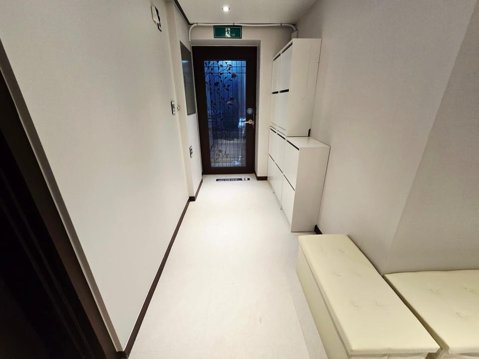 화이트브라운 게스트하우스 Bed and Breakfast in Seoul