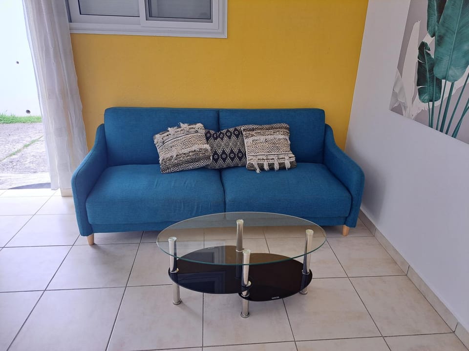 Jolie F3 meuble'e avec terrasse jardin privatif et places de parkkng Apartment in Petit-Bourg