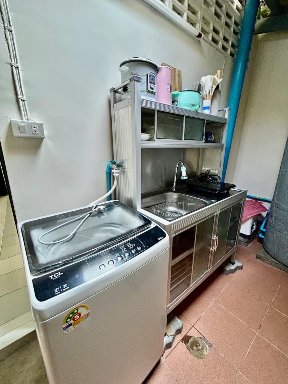 Kitchen or kitchenette, washing machine