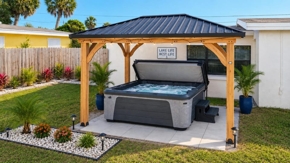 Lakeview Hot Tub BBQ Grill 3BR 2BA Sleeps 12 House in Port Charlotte