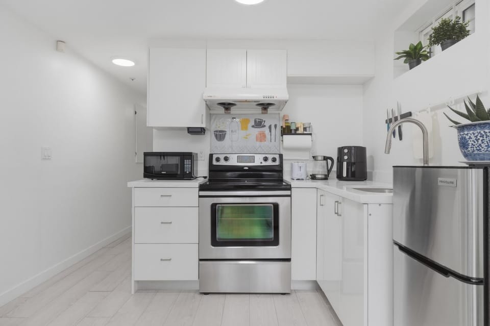 microwave, kitchen
