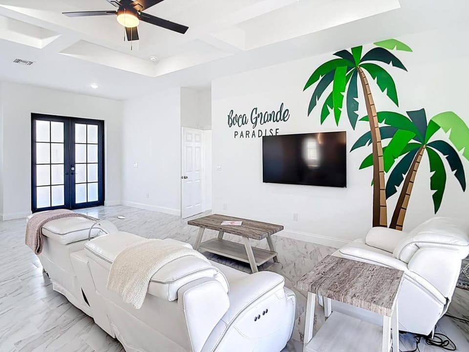 Boca Grande Retreat 4BR 2BA Waterfront Sleeps 12 House in South Gulf Cove