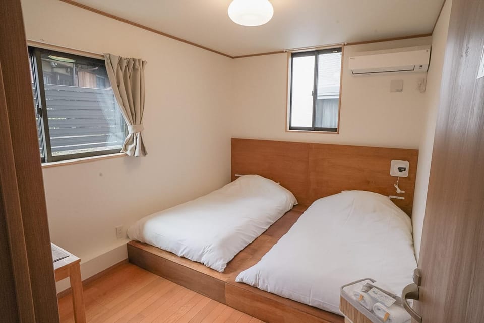 Bed, Photo of the whole room, Bedroom, air conditioner