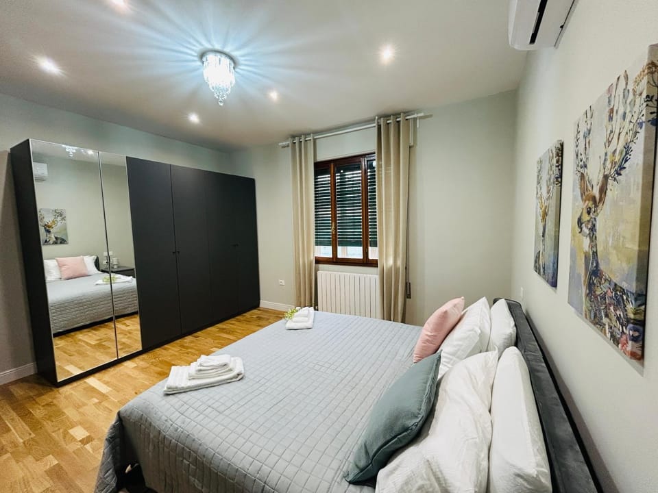 Bedroom, wardrobe