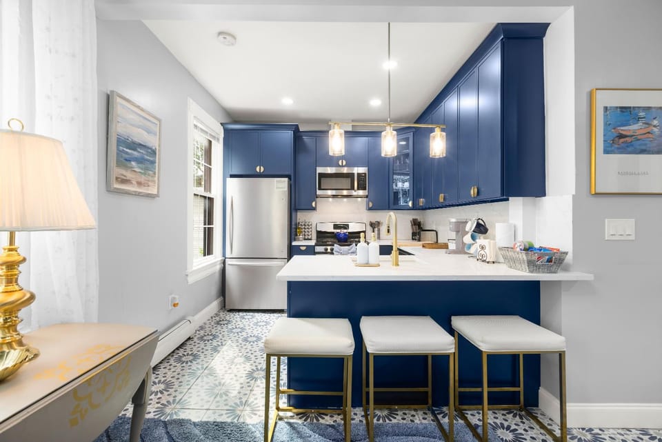 Bright 2BR Retreat Walk to PATH NYC Access Apartment in Jersey City