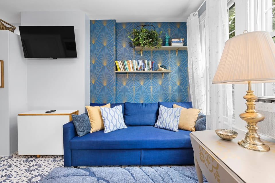 Bright 2BR Retreat Walk to PATH NYC Access Apartment in Jersey City