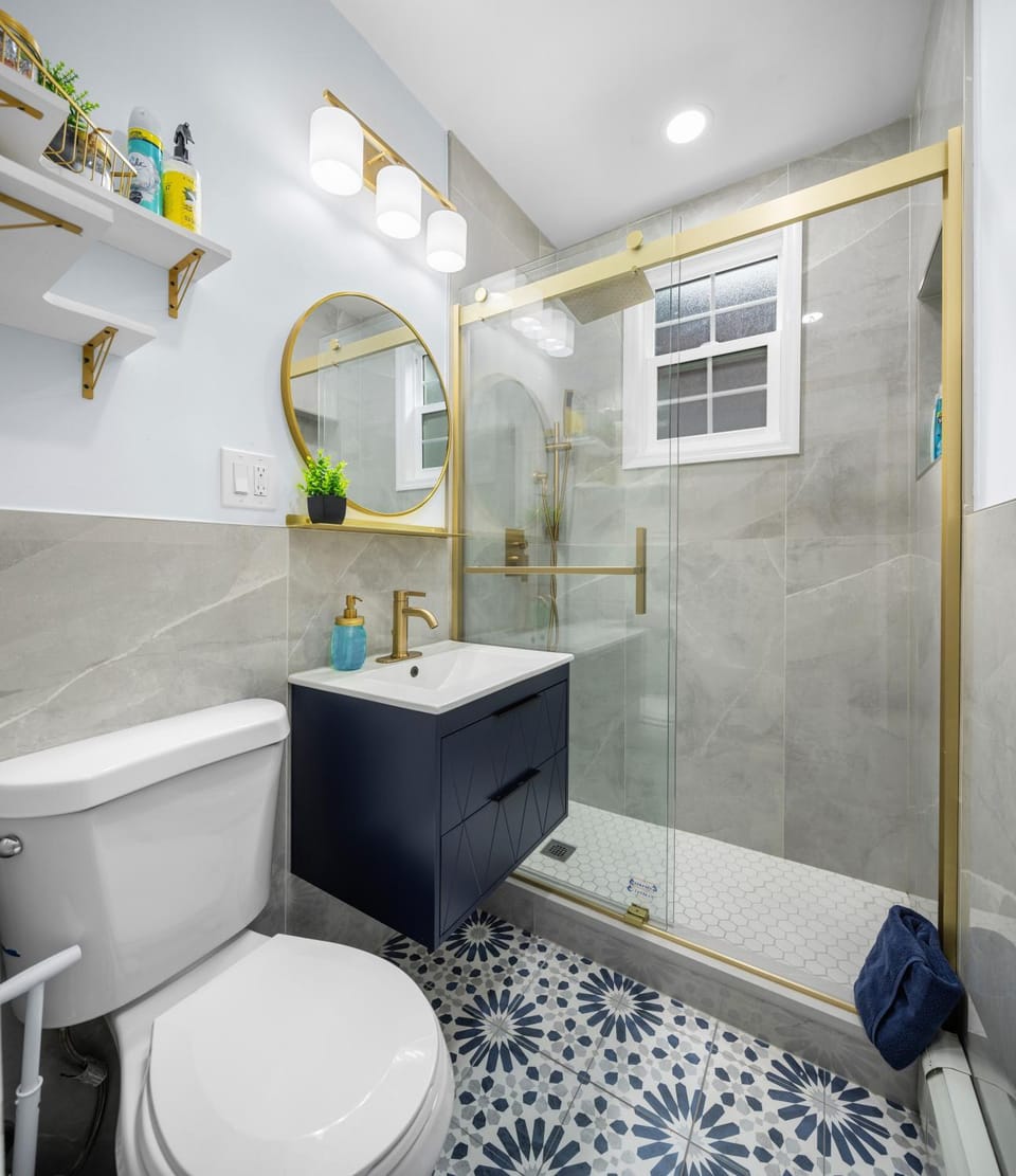 Bright 2BR Retreat Walk to PATH NYC Access Apartment in Jersey City