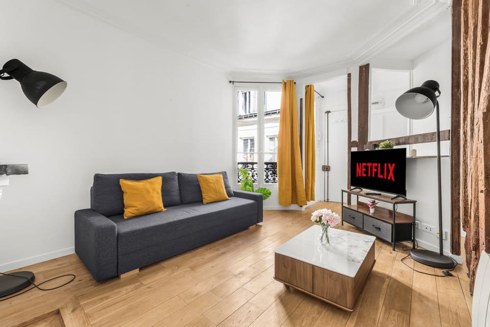 Bed, TV and multimedia, Living room, Seating area
