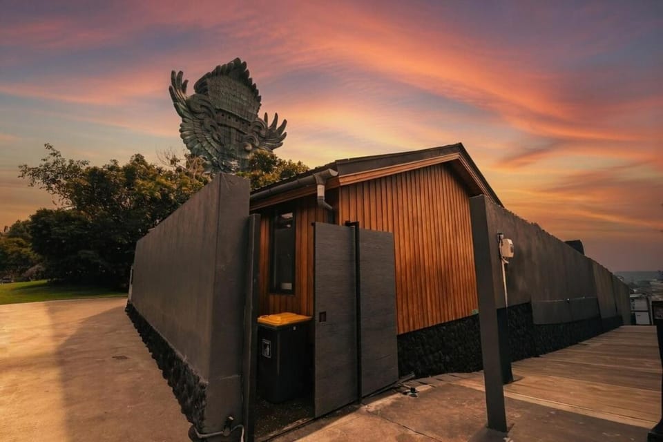 Hazelnut 5 - 2BR Cozy Wood Style Modern Escape GWK Villa in Kuta Selatan