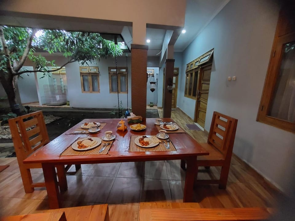 Dining area, Breakfast