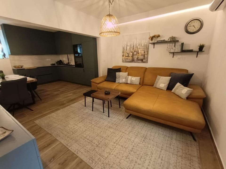 Kitchen or kitchenette, Living room, Seating area