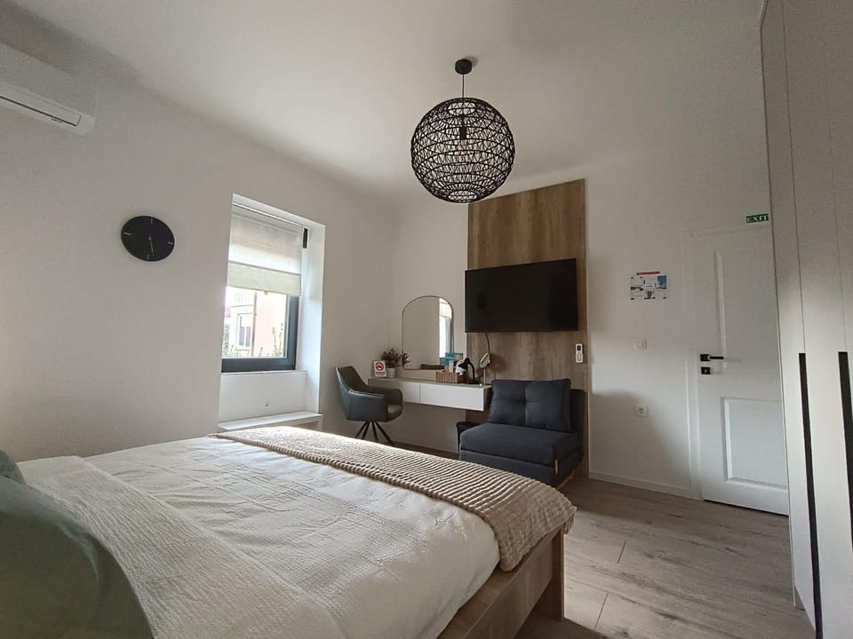 Bed, Photo of the whole room, Bedroom, air conditioner
