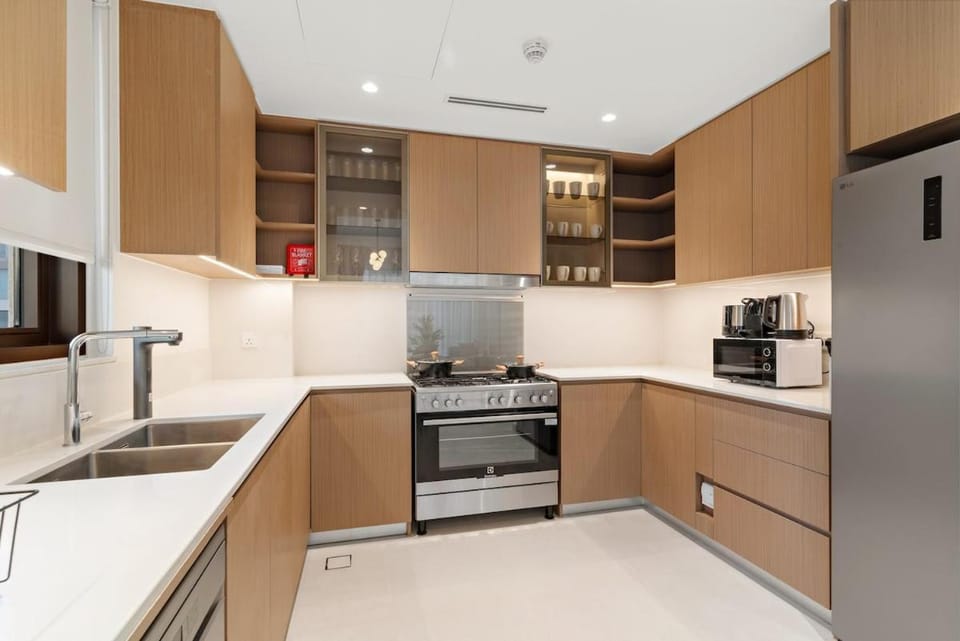 FIRST CLASS 3BR Luxury Living at Creek Beach Apartment in Dubai