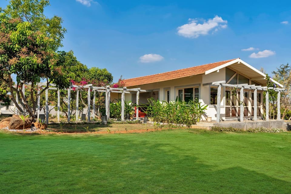 Property building, Facade/entrance, Garden