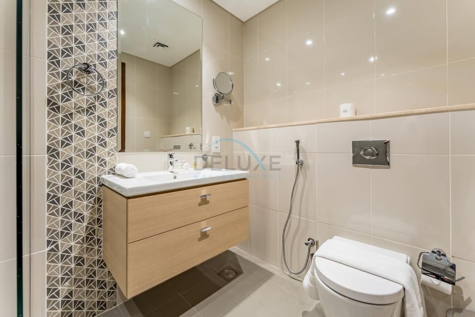 Toilet, bidet