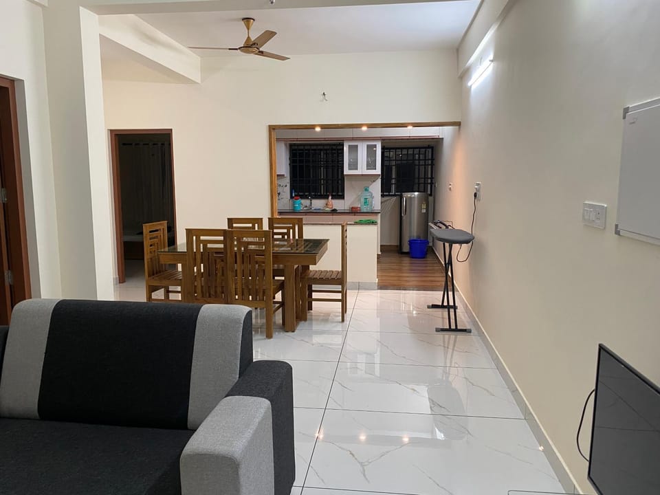 TV and multimedia, Kitchen or kitchenette, Living room, Seating area, Dining area, minibar